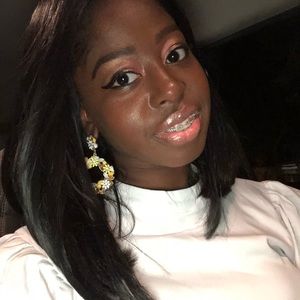 Meet your Posher, Elyahsa